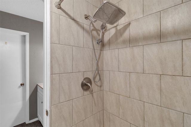 2202 Papoose Trail, Crosby, TX 77532