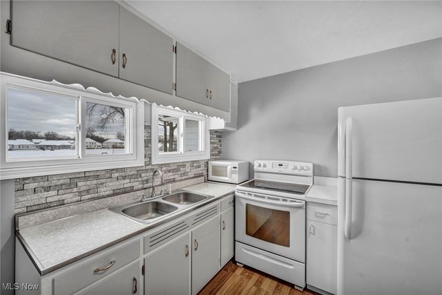 38271 Hurricane Drive, Willoughby, OH 44094