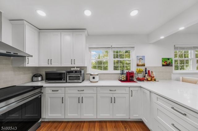 313 SUTTONS LANE, Edison Twp., NJ 08817
