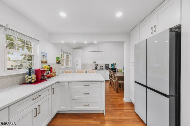 313 SUTTONS LANE, Edison Twp., NJ 08817