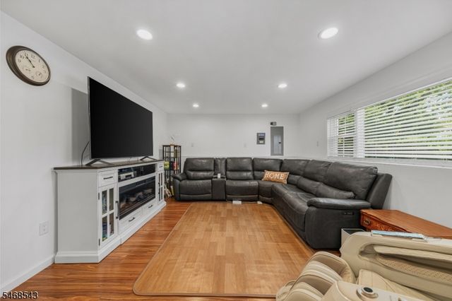 313 SUTTONS LANE, Edison Twp., NJ 08817