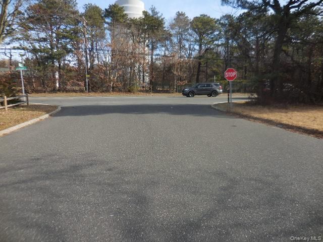 2 Hollow Street, Bellport, NY 11713