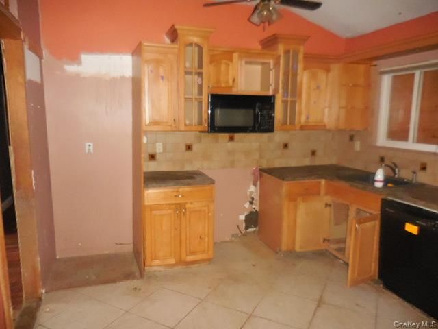 2 Hollow Street, Bellport, NY 11713