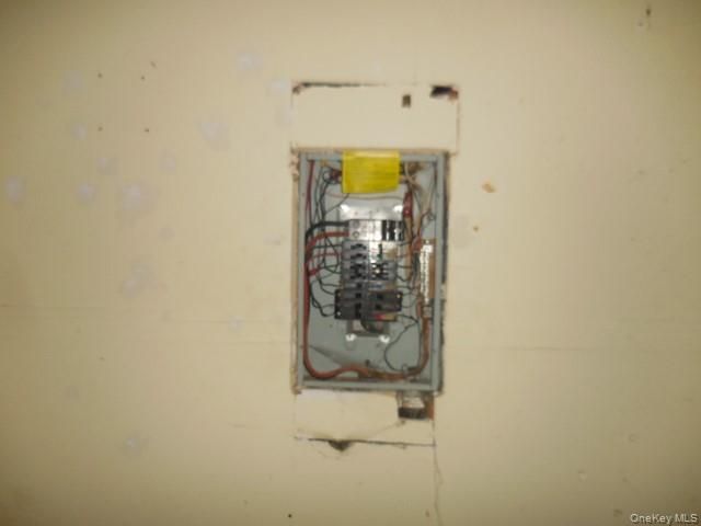 2 Hollow Street, Bellport, NY 11713