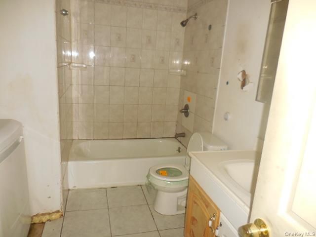 2 Hollow Street, Bellport, NY 11713