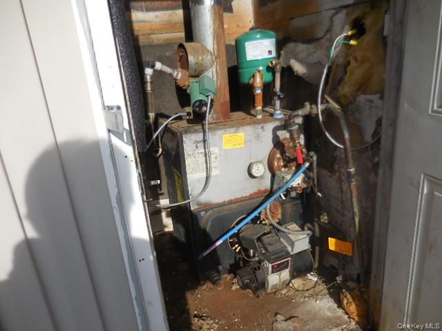 2 Hollow Street, Bellport, NY 11713