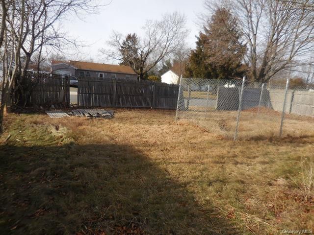 2 Hollow Street, Bellport, NY 11713