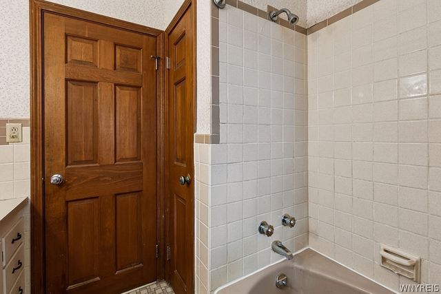 702 Ridge Road, Lewiston, NY 14092