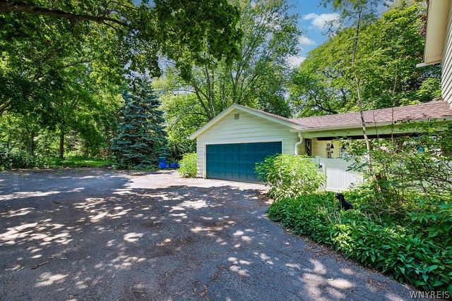 702 Ridge Road, Lewiston, NY 14092