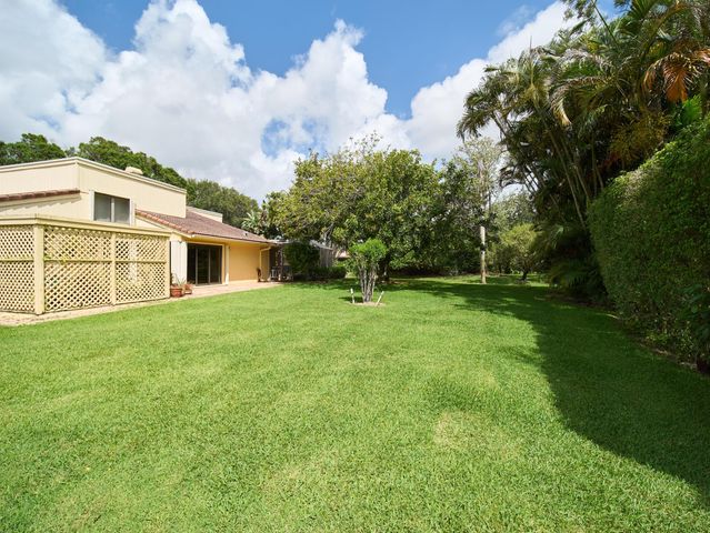 13588 Crosspointe Drive, Palm Beach Gardens, FL 33418