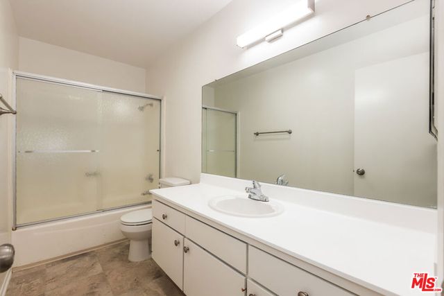 4622 Park Granada 80, Calabasas, CA 91302