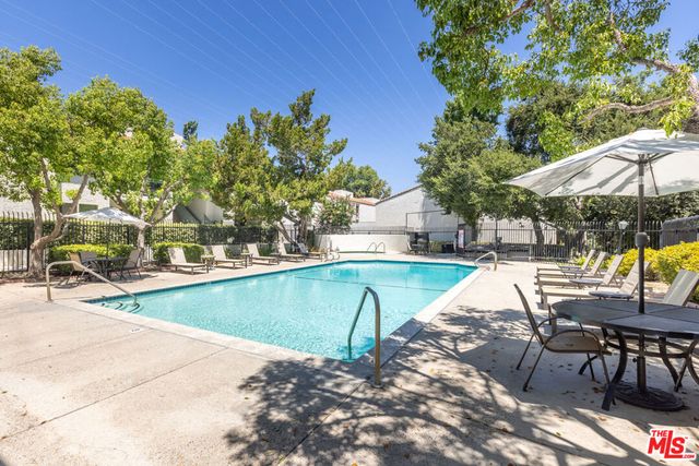 4622 Park Granada 80, Calabasas, CA 91302