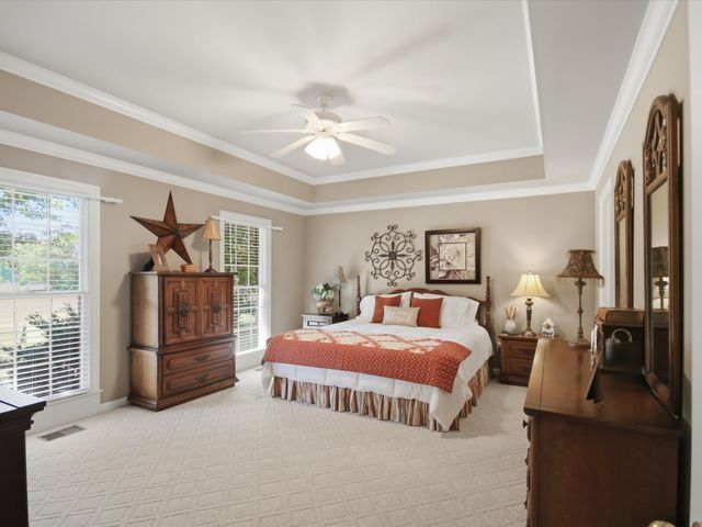 4 Derby Dr, Fayetteville, TN 37334
