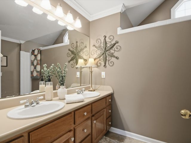 4 Derby Dr, Fayetteville, TN 37334