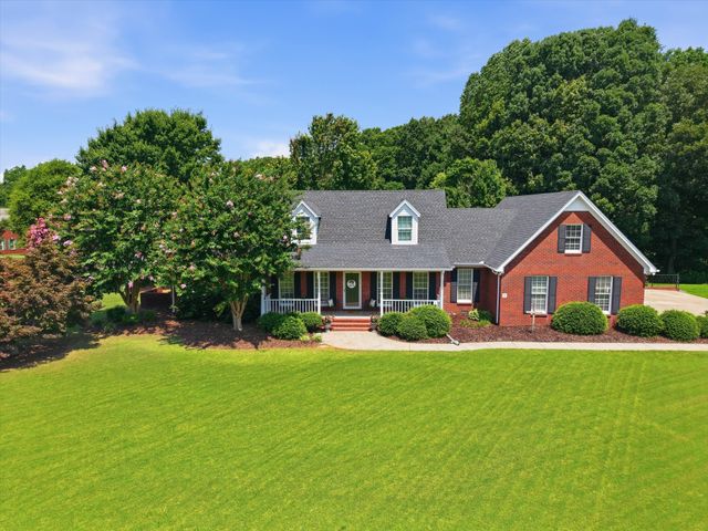 4 Derby Dr, Fayetteville, TN 37334