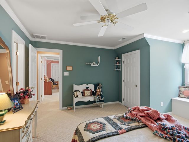 4 Derby Dr, Fayetteville, TN 37334