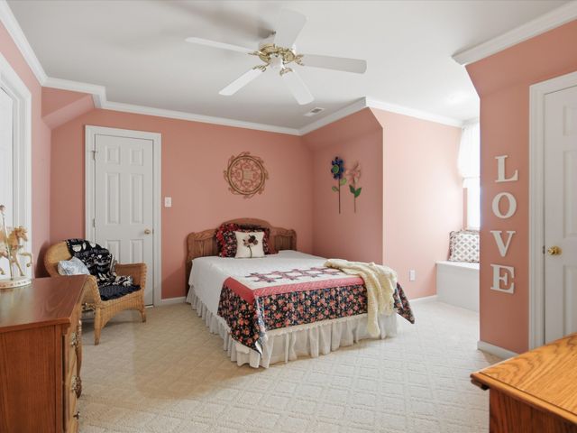 4 Derby Dr, Fayetteville, TN 37334