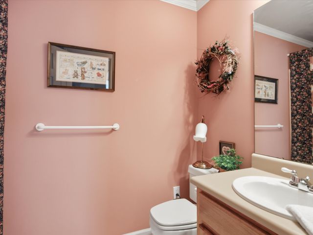 4 Derby Dr, Fayetteville, TN 37334