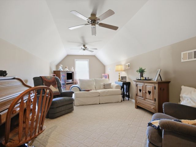 4 Derby Dr, Fayetteville, TN 37334