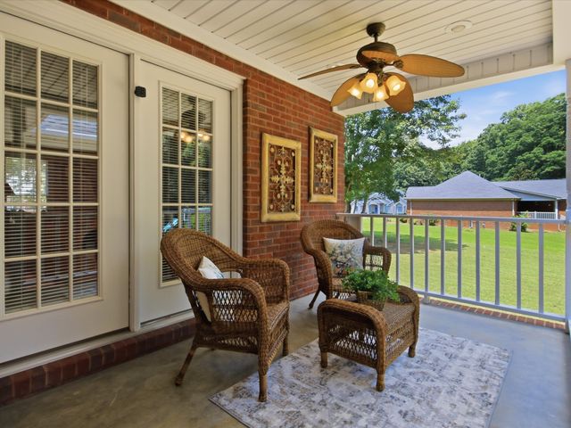 4 Derby Dr, Fayetteville, TN 37334