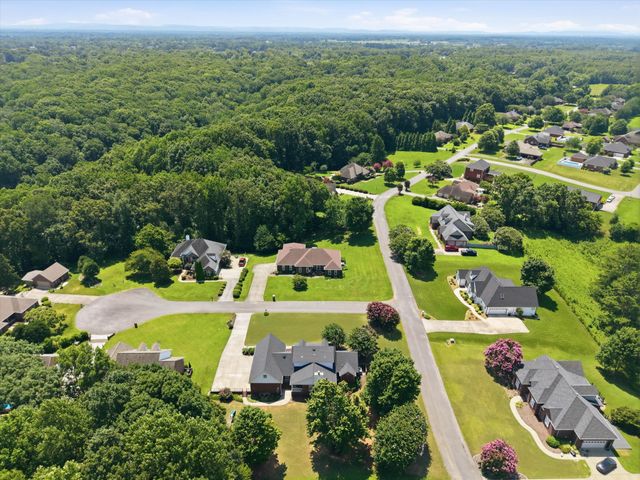 4 Derby Dr, Fayetteville, TN 37334