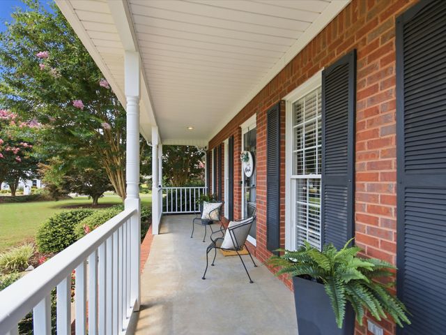 4 Derby Dr, Fayetteville, TN 37334