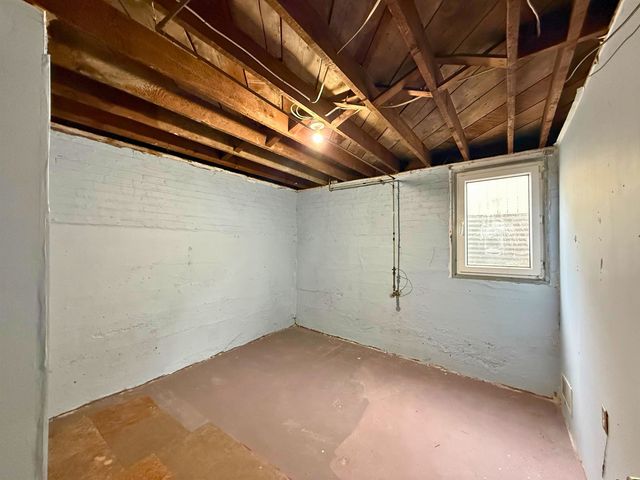 904 E Ash St, Salina, KS 67401