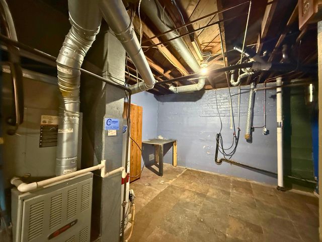 904 E Ash St, Salina, KS 67401