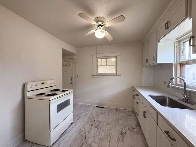 904 E Ash St, Salina, KS 67401