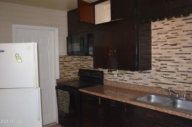 7249 N 50th Drive, Glendale, AZ 85301