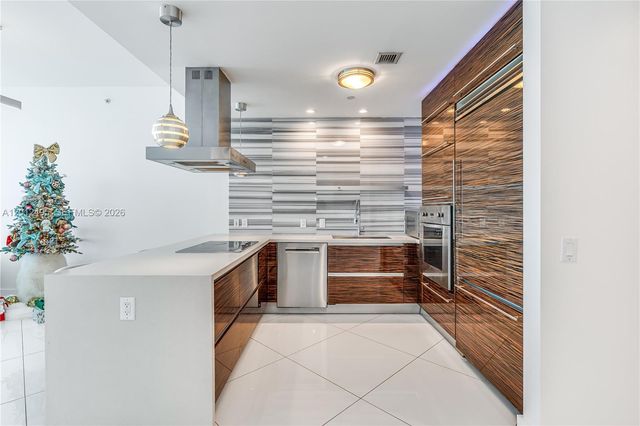 1100 Biscayne Blvd 5702, Miami, FL 33132