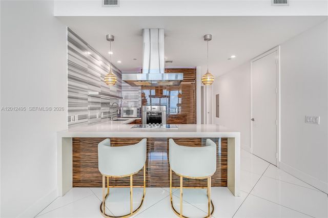 1100 Biscayne Blvd 5702, Miami, FL 33132
