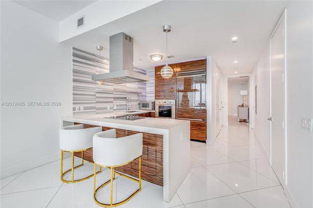 1100 Biscayne Blvd 5702, Miami, FL 33132