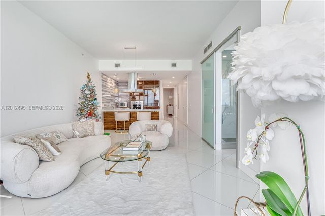 1100 Biscayne Blvd 5702, Miami, FL 33132