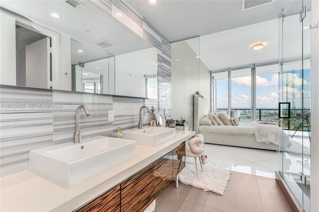 1100 Biscayne Blvd 5702, Miami, FL 33132