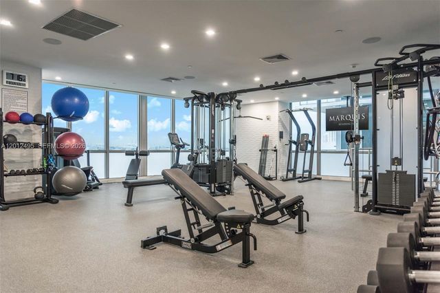 1100 Biscayne Blvd 5702, Miami, FL 33132