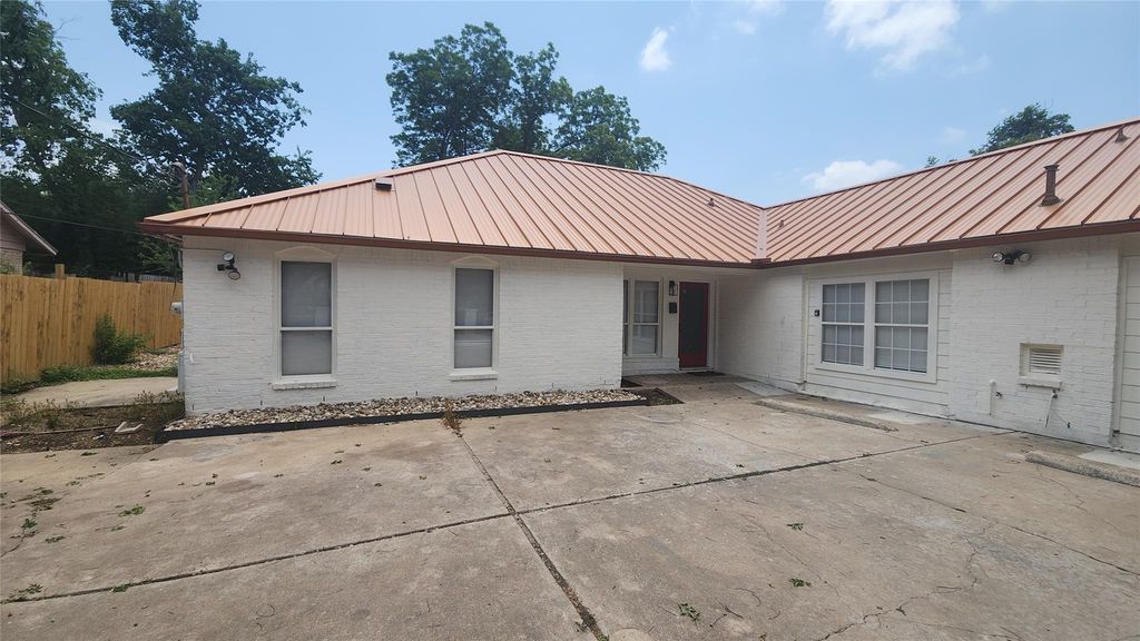 1005 W Martin Luther King Jr BLVD B, Austin, TX 78701