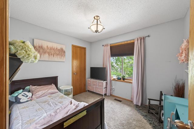 5420 134th Street N, Hugo, MN 55038
