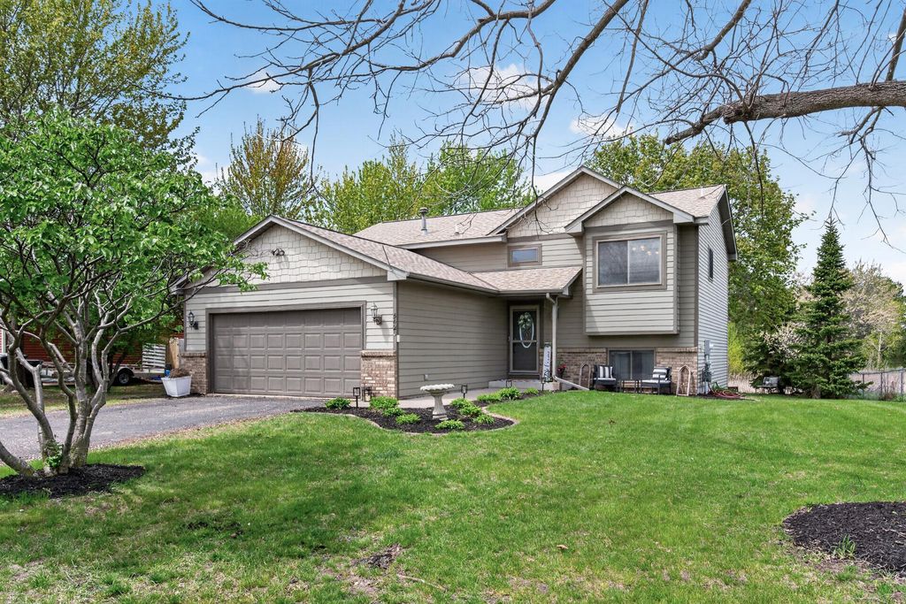 5420 134th Street N, Hugo, MN 55038
