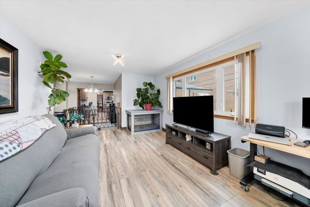 5142 S Mulligan Avenue, Chicago, IL 60638