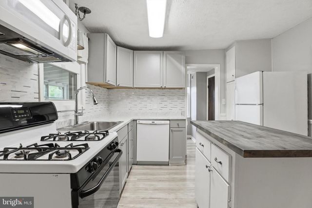 105 E MAPLE ST, Dallastown, PA 17313