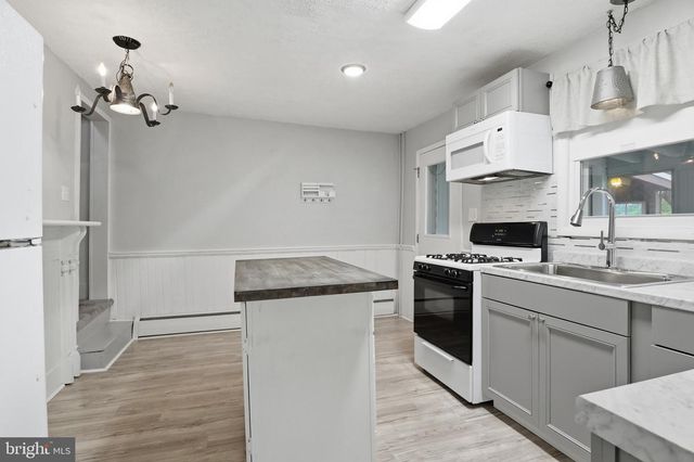 105 E MAPLE ST, Dallastown, PA 17313