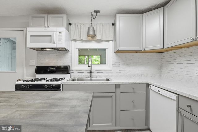 105 E MAPLE ST, Dallastown, PA 17313