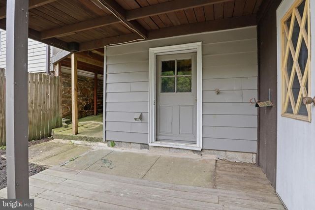 105 E MAPLE ST, Dallastown, PA 17313