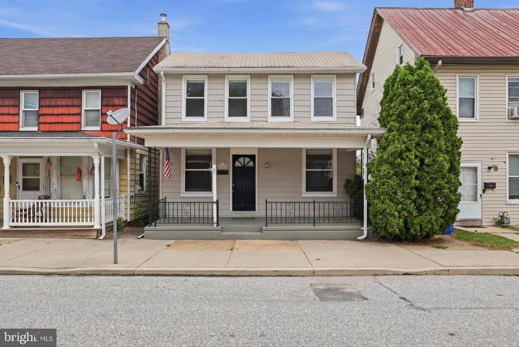 105 E MAPLE ST, Dallastown, PA 17313