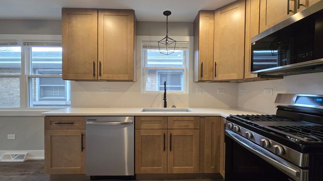 237 W 117th Street, Chicago, IL 60628