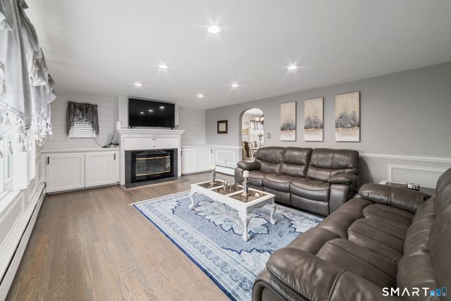 61 Clearview Circle, Naugatuck, CT 06770