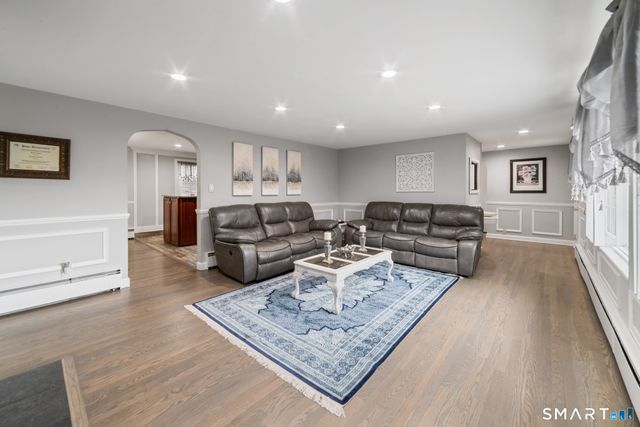 61 Clearview Circle, Naugatuck, CT 06770