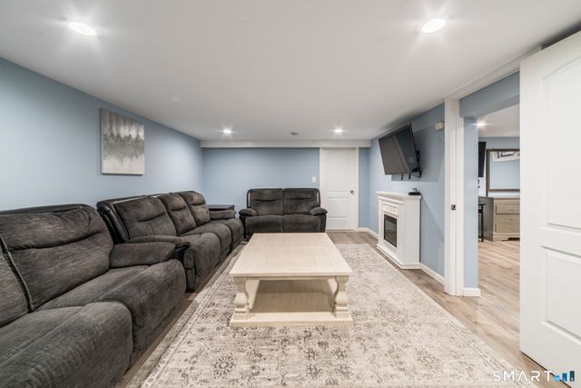 61 Clearview Circle, Naugatuck, CT 06770