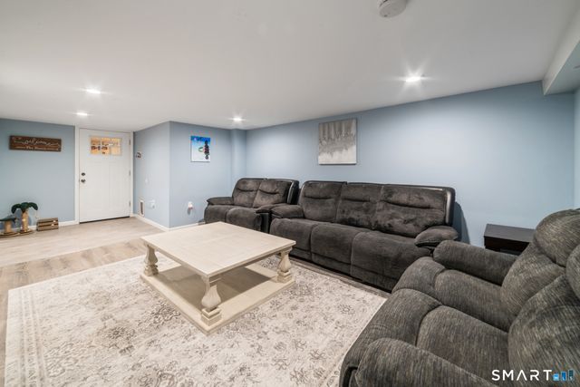 61 Clearview Circle, Naugatuck, CT 06770